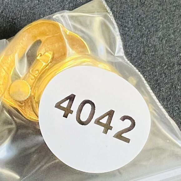 Vintage JS Signed Shiny Screw Back Earrings Gold Tone Twisted Knot Abstract 4042 - Picture 11 of 11